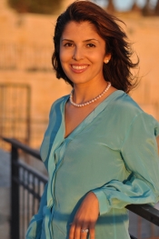 Picture of Atia Abawi Picture of Atia Abawi